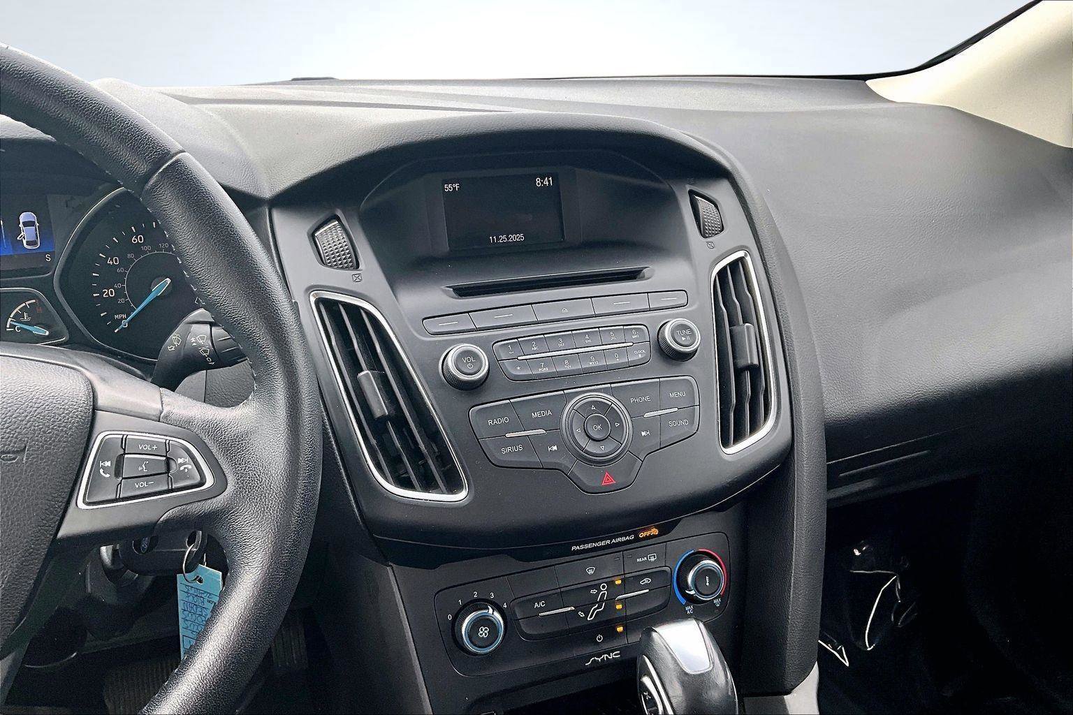 Used 2015 Ford Focus SE w/ Equipment Group 201A image 6