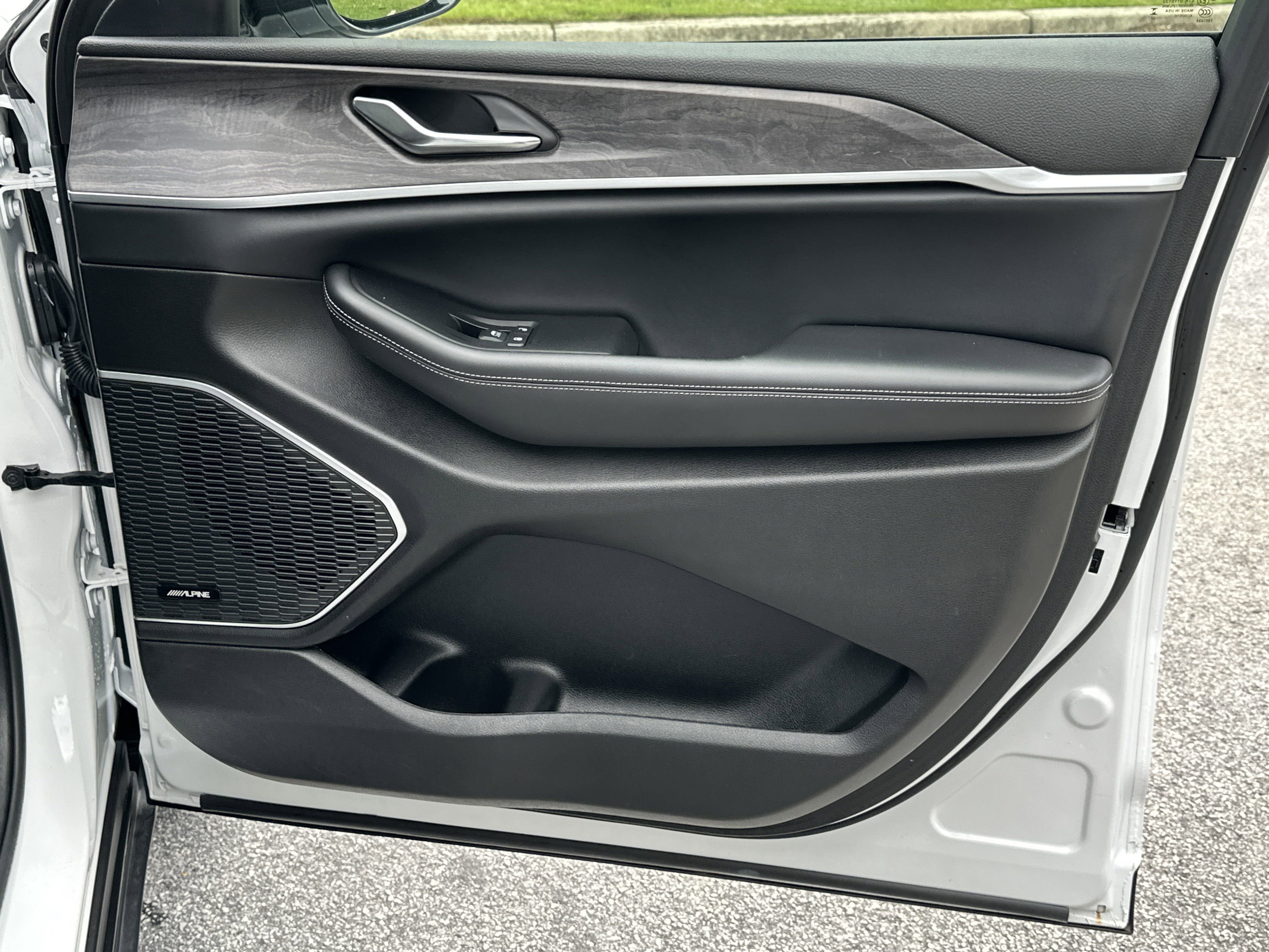 Used 2024 Jeep Grand Cherokee Limited 4xe image 14