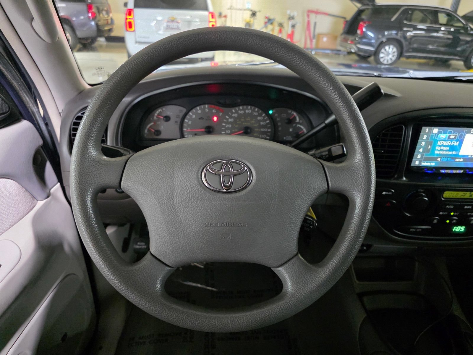 Used 2004 Toyota Sequoia SR5 RWD image 31