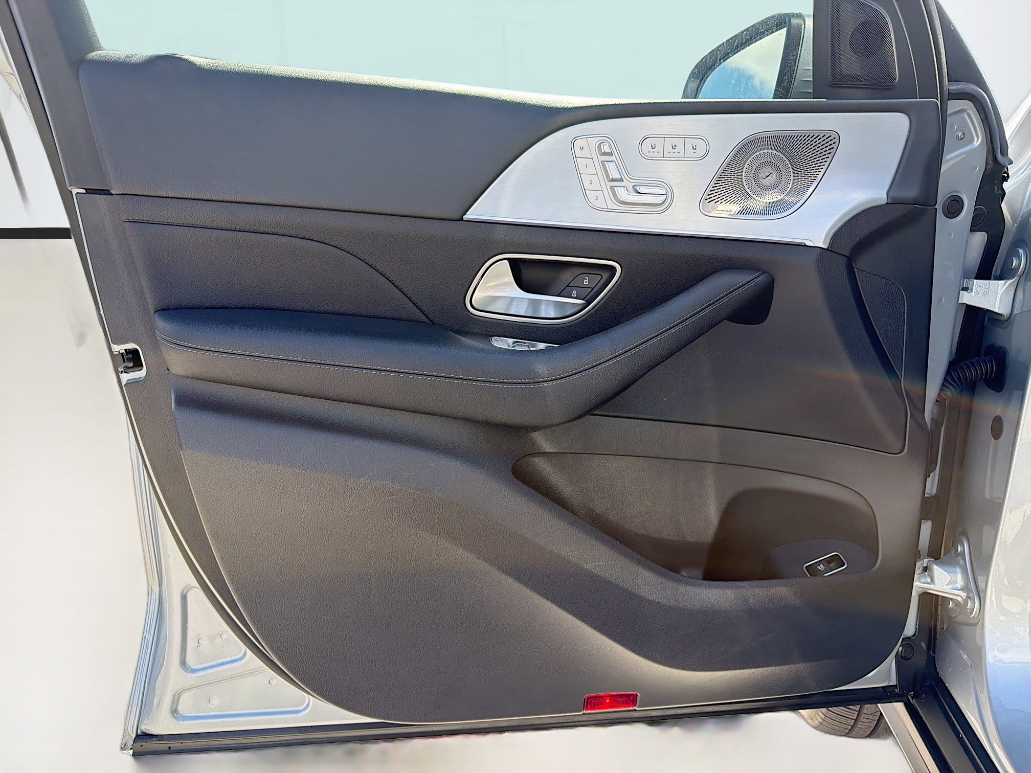 Used 2024 Mercedes-Benz GLS 450 4MATIC image 24