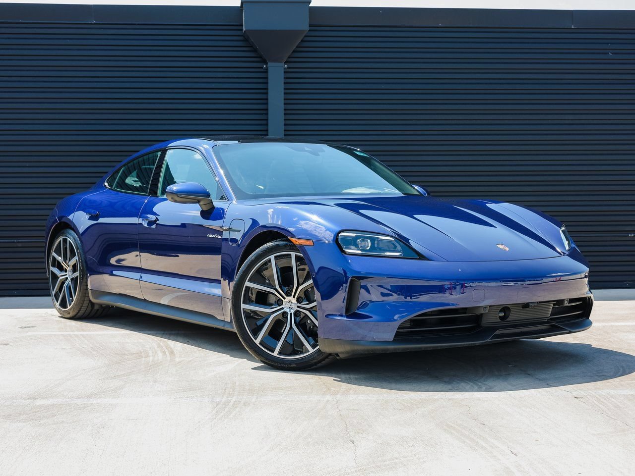 Used 2025 Porsche Taycan AWD/4WD image 9