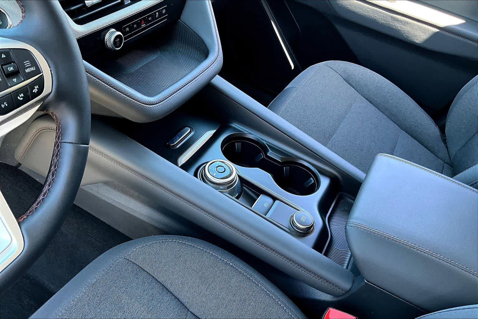 Used 2025 Ford Explorer Active RWD image 15