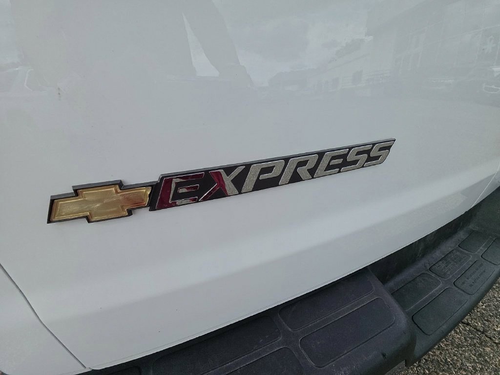 Certified 2025 Chevrolet Express 2500 w/ Driver Convenience Package RWD image 32