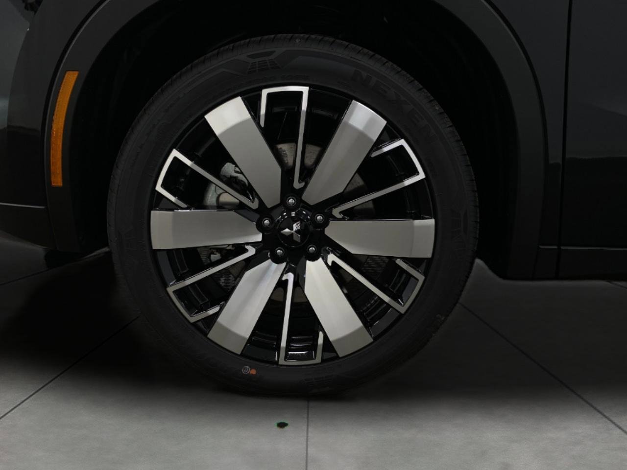 New 2026 Mitsubishi Outlander SE image 12