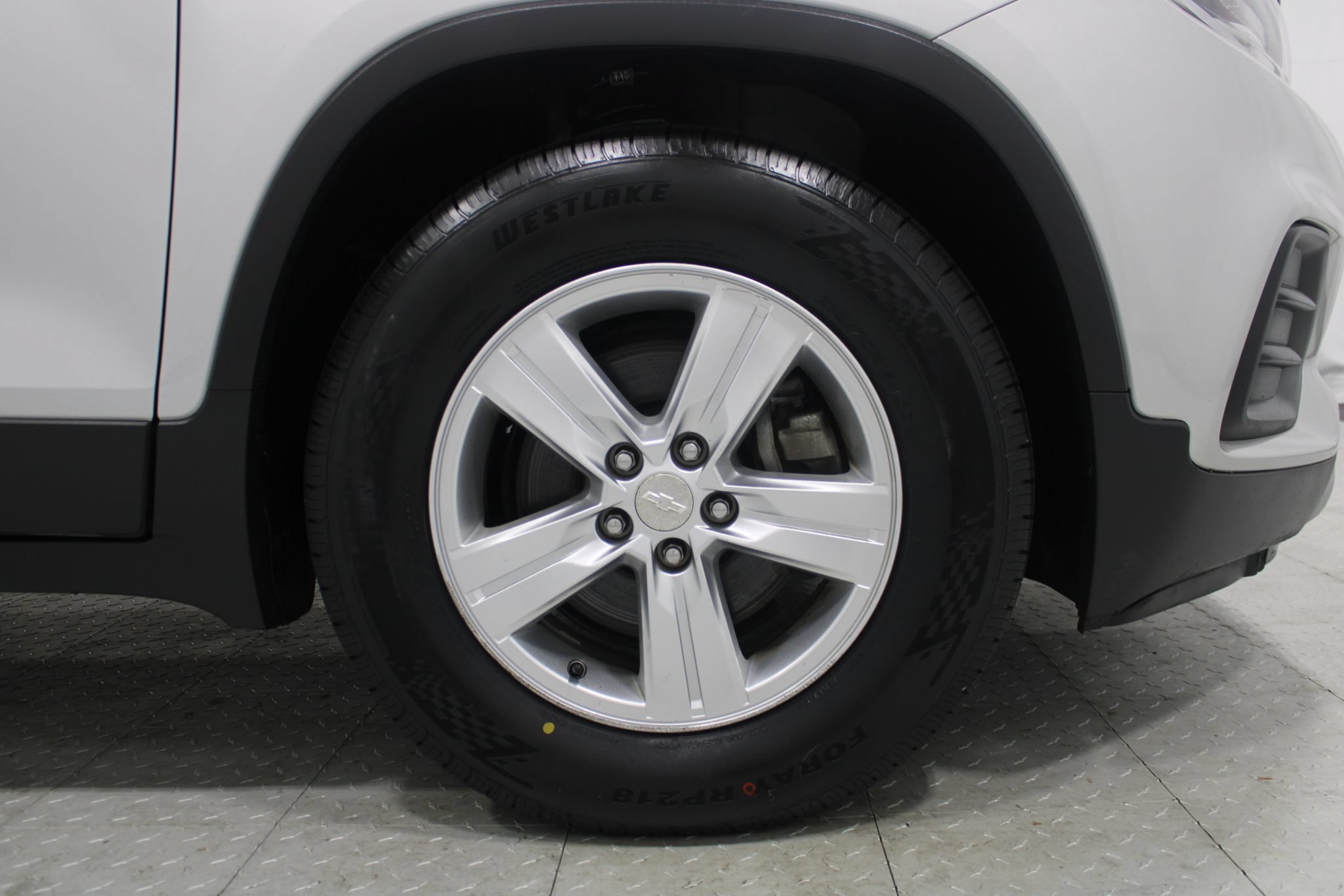 Used 2017 Chevrolet Trax LT w/ LT Convenience Package FWD image 5
