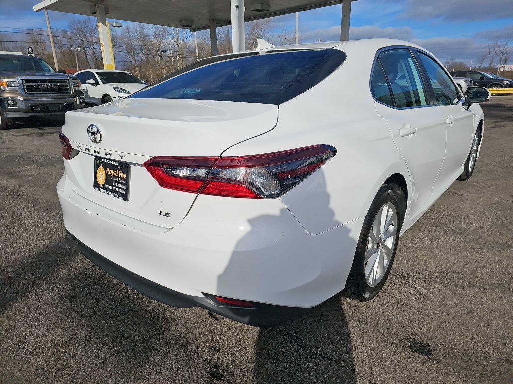Used 2021 Toyota Camry LE image 18