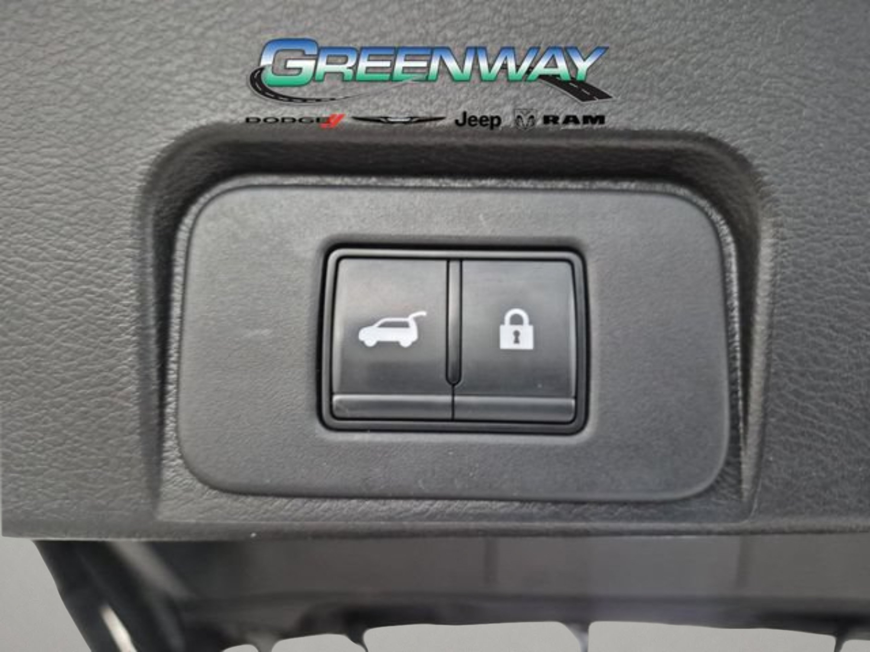 Used 2024 Nissan Rogue SV AWD/4WD image 6