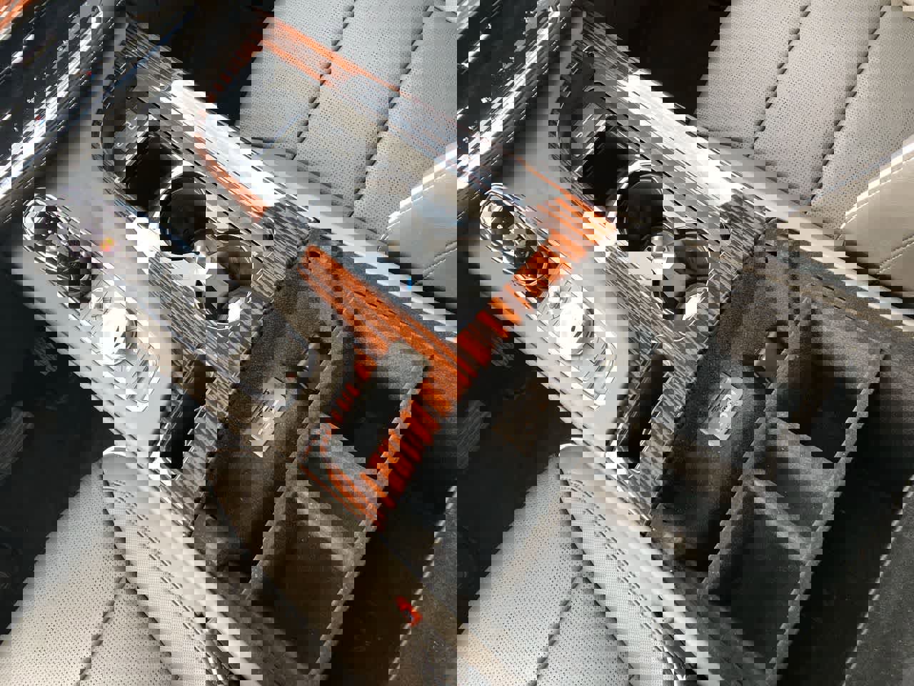 Used 2023 Cadillac Escalade Premium Luxury image 29