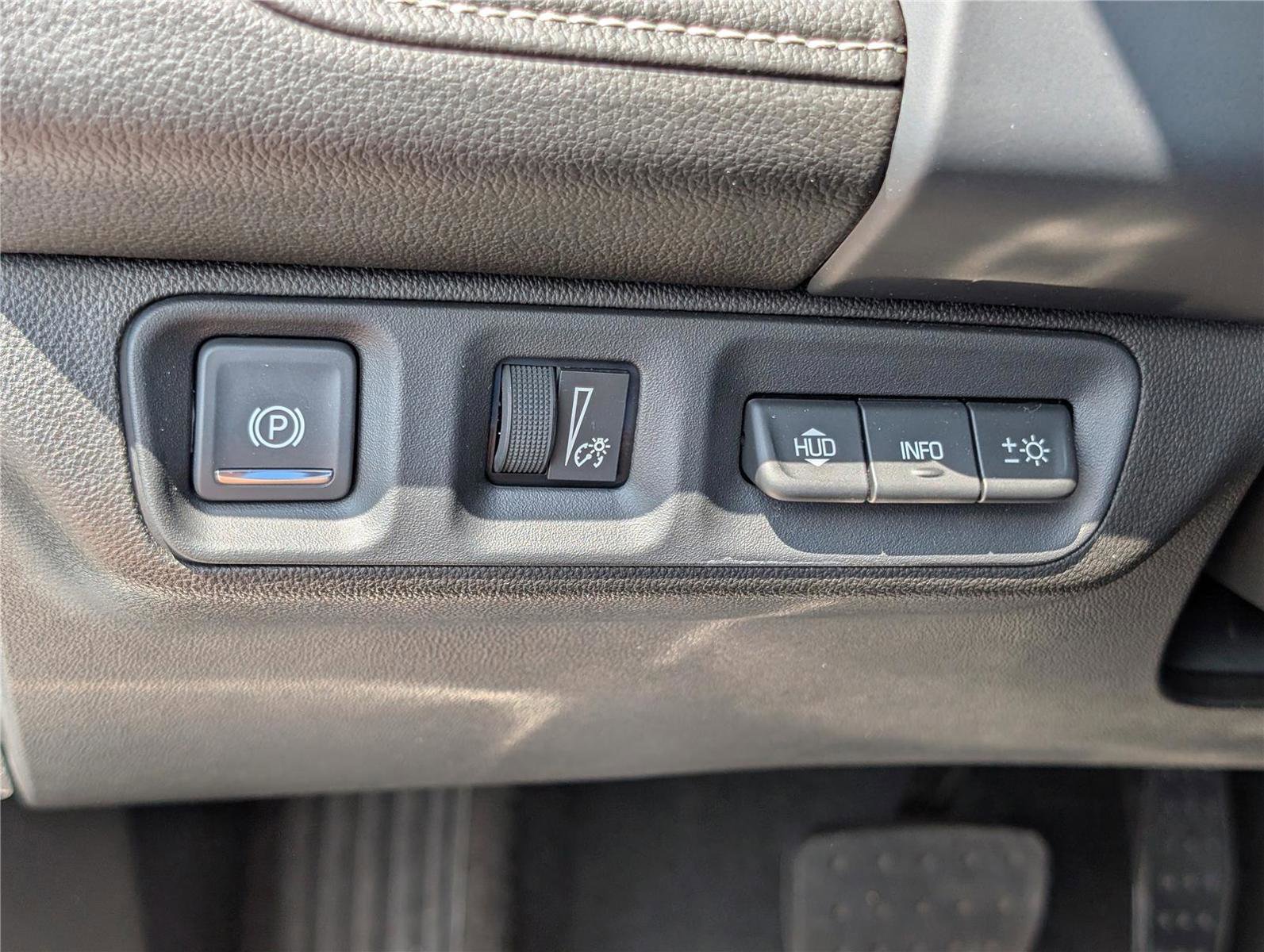 Used 2022 GMC Acadia Denali w/ Denali Ultimate Package AWD/4WD image 25