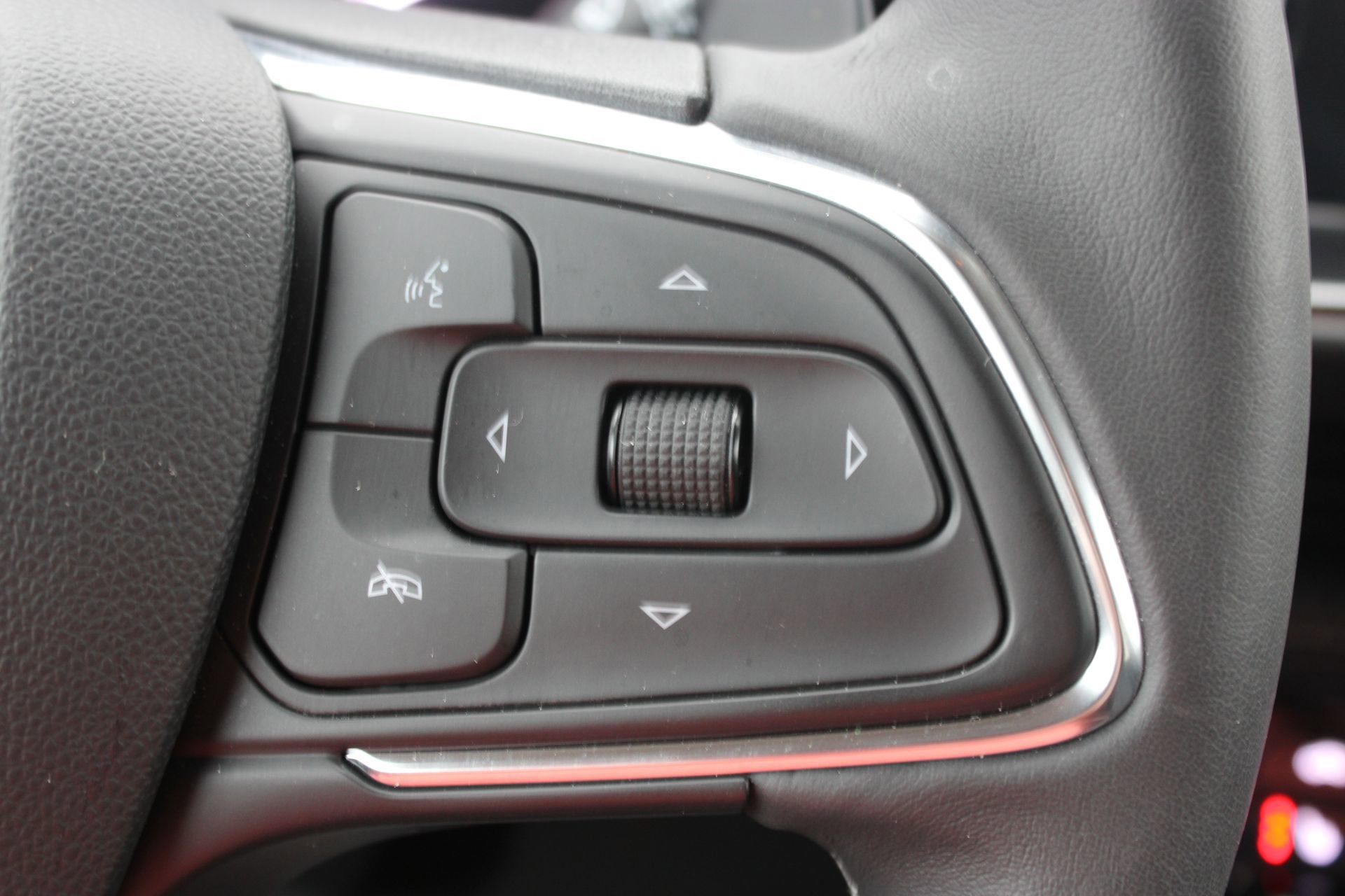 Used 2023 Buick Envision Essence w/ Sport Touring Package image 26