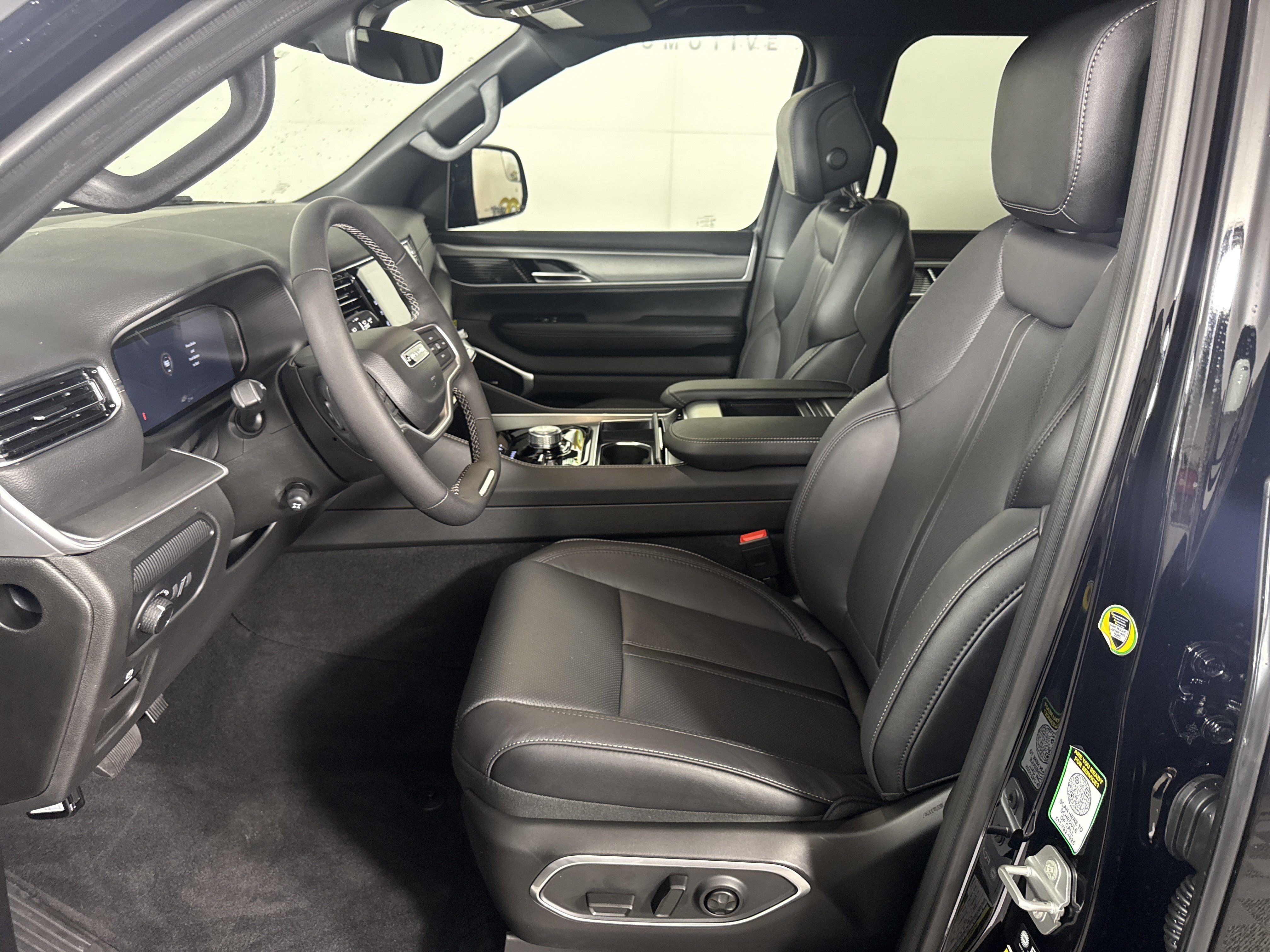 New 2026 Jeep Grand Wagoneer L Limited AWD/4WD image 12