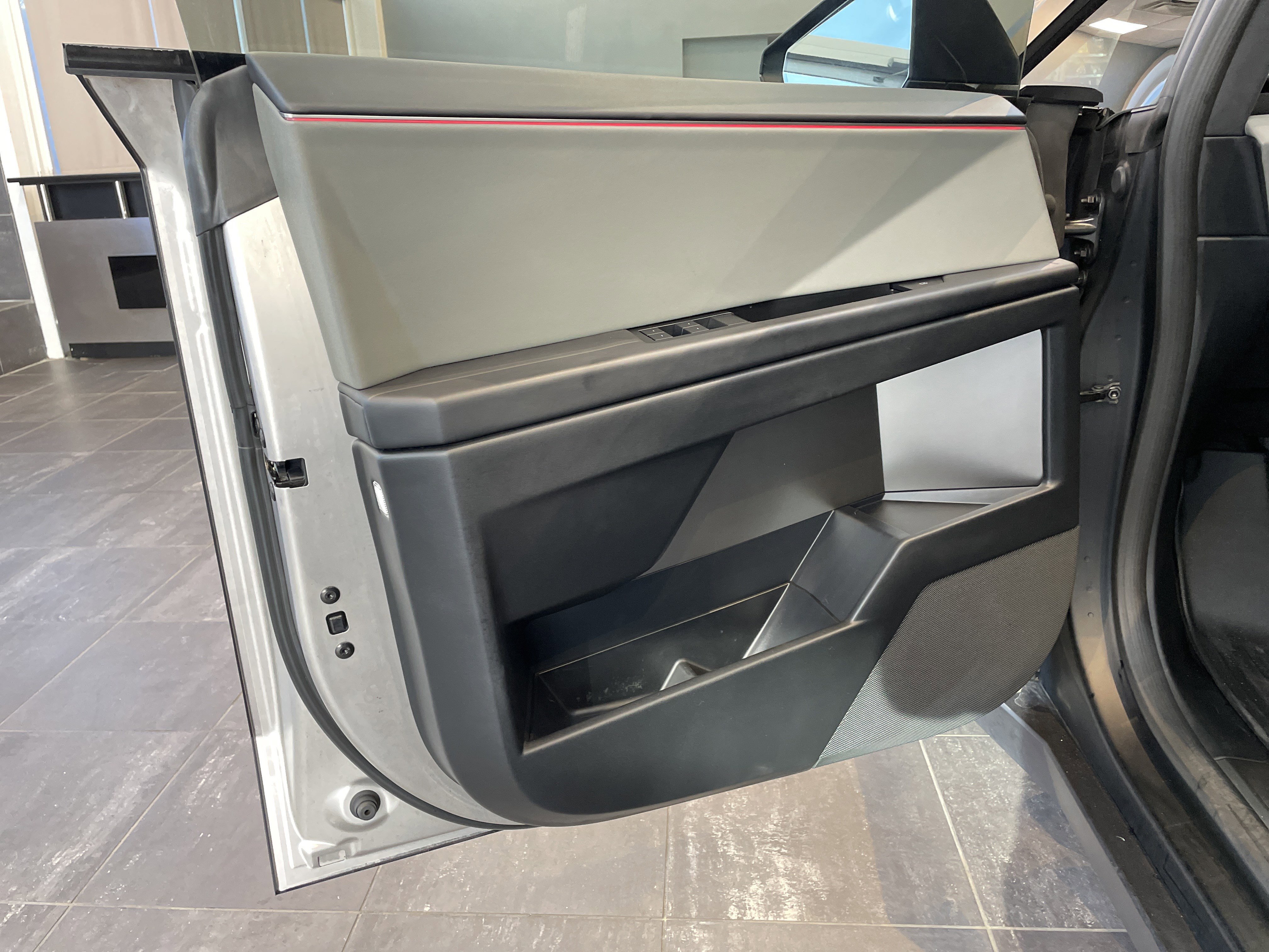 Used 2025 Tesla Cybertruck AWD Crew Cab image 14