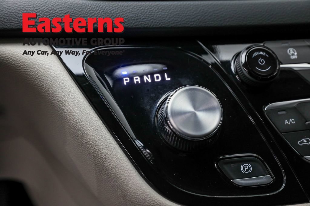 Used 2024 Chrysler Voyager LX image 13