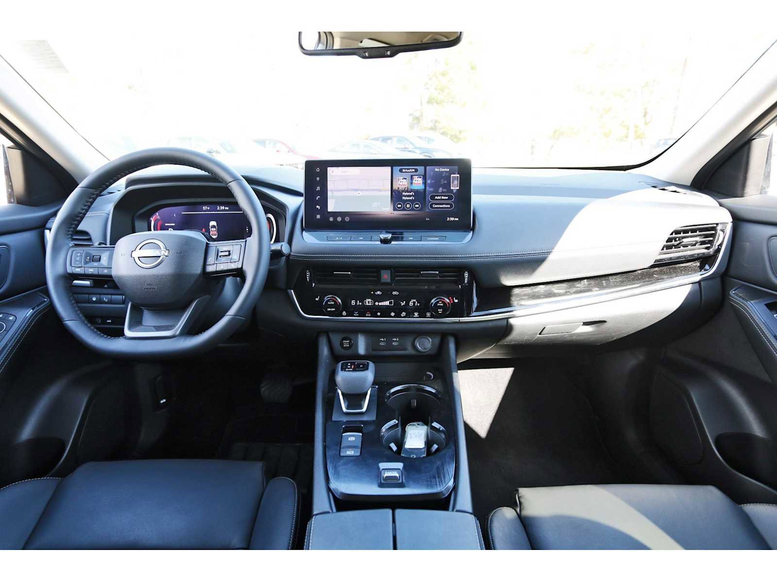 Used 2025 Nissan Rogue SL w/ Tech Package image 7