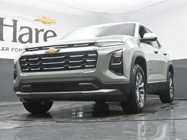 Used 2025 Chevrolet Equinox LT w/ Safety and Technology Package AWD/4WD image 4