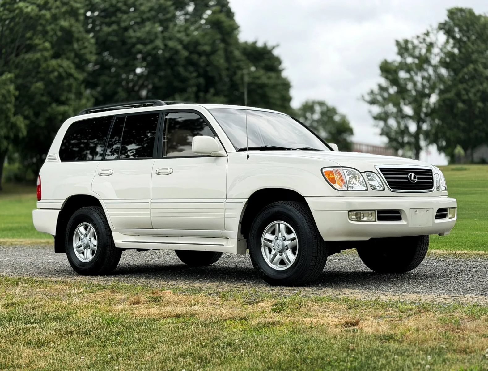 Used 1999 Lexus LX 470 4WD image 2