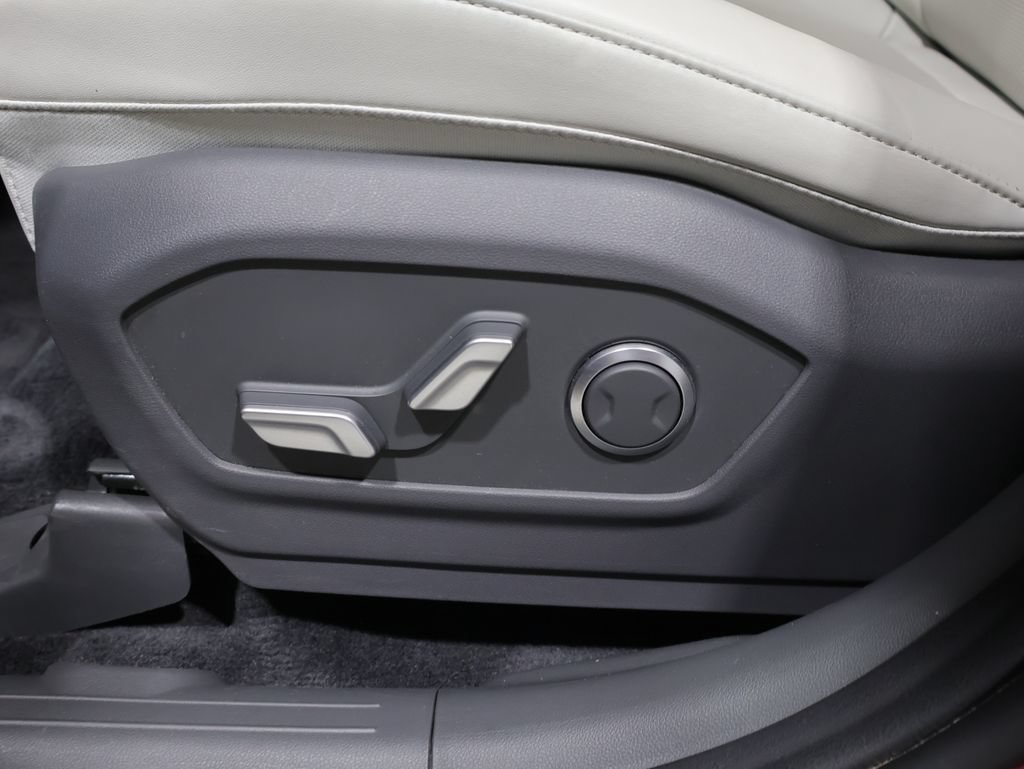 Used 2025 Hyundai Santa Fe SEL AWD/4WD image 10