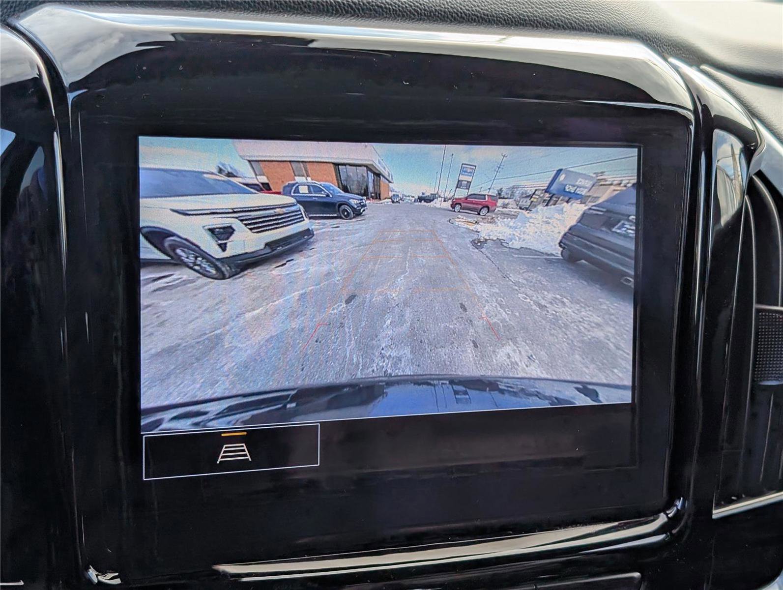 Used 2022 Chevrolet Traverse LT w/ LPO, Floor Liner Package image 32