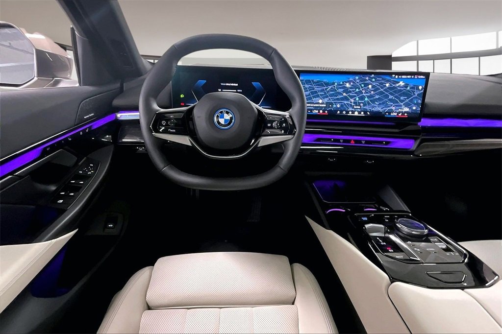 Used 2025 BMW i5 xDrive40 w/ Premium Package image 8