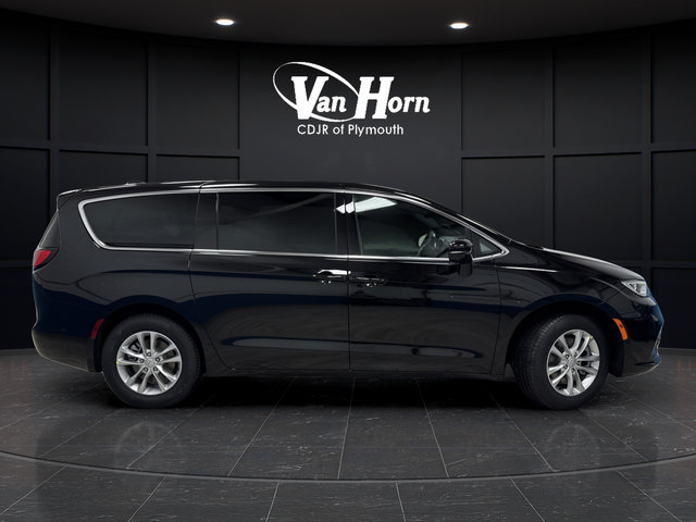 New 2026 Chrysler Pacifica Select AWD/4WD image 2