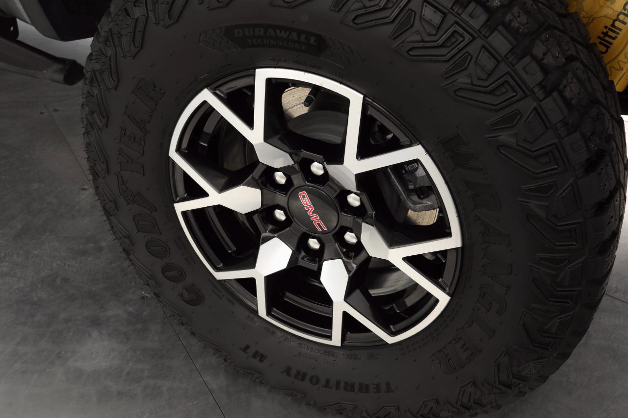 Used 2023 GMC Canyon AT4X AWD/4WD image 9