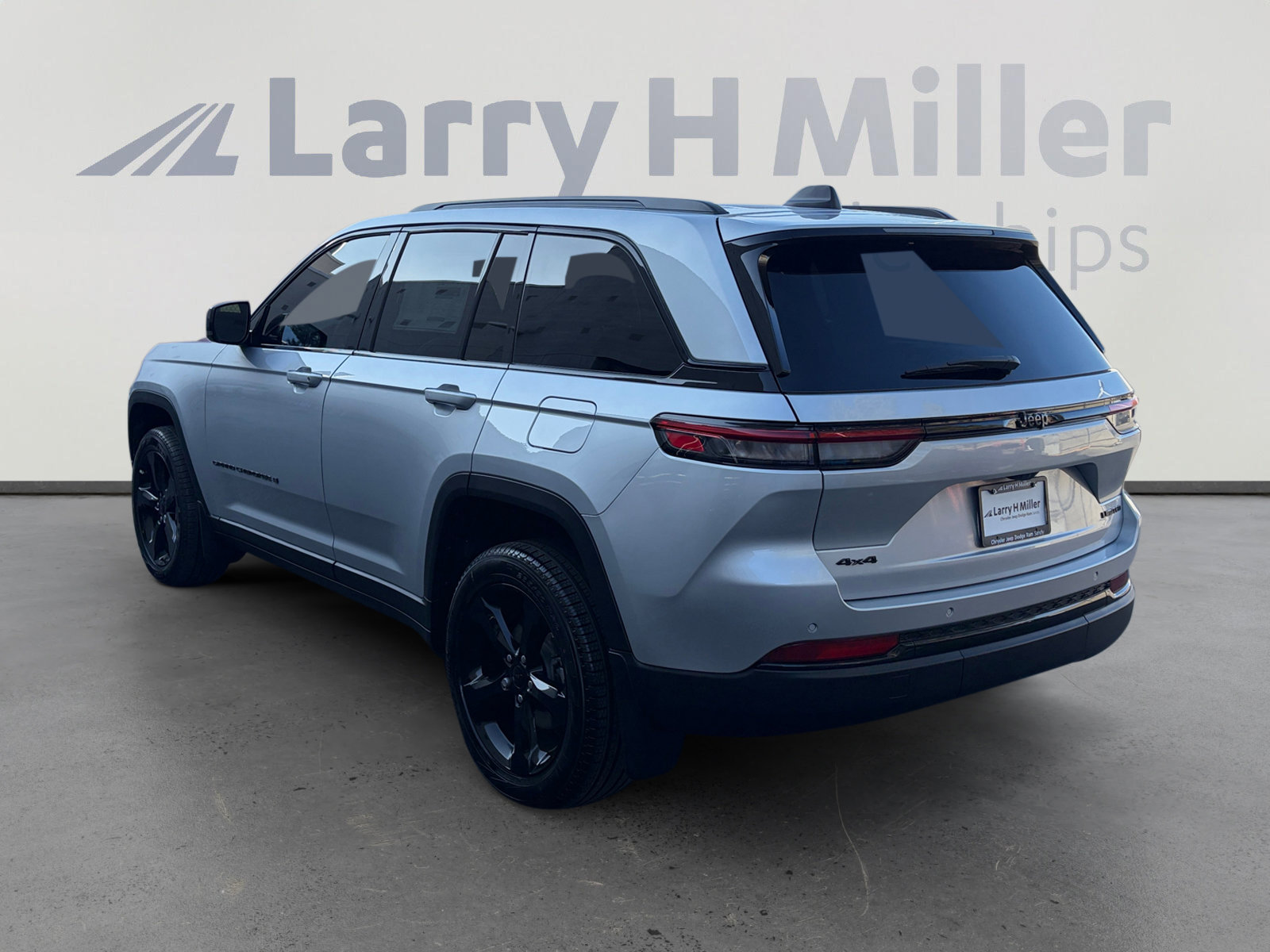 New 2025 Jeep Grand Cherokee Limited w/ Black Appearance Package image 3