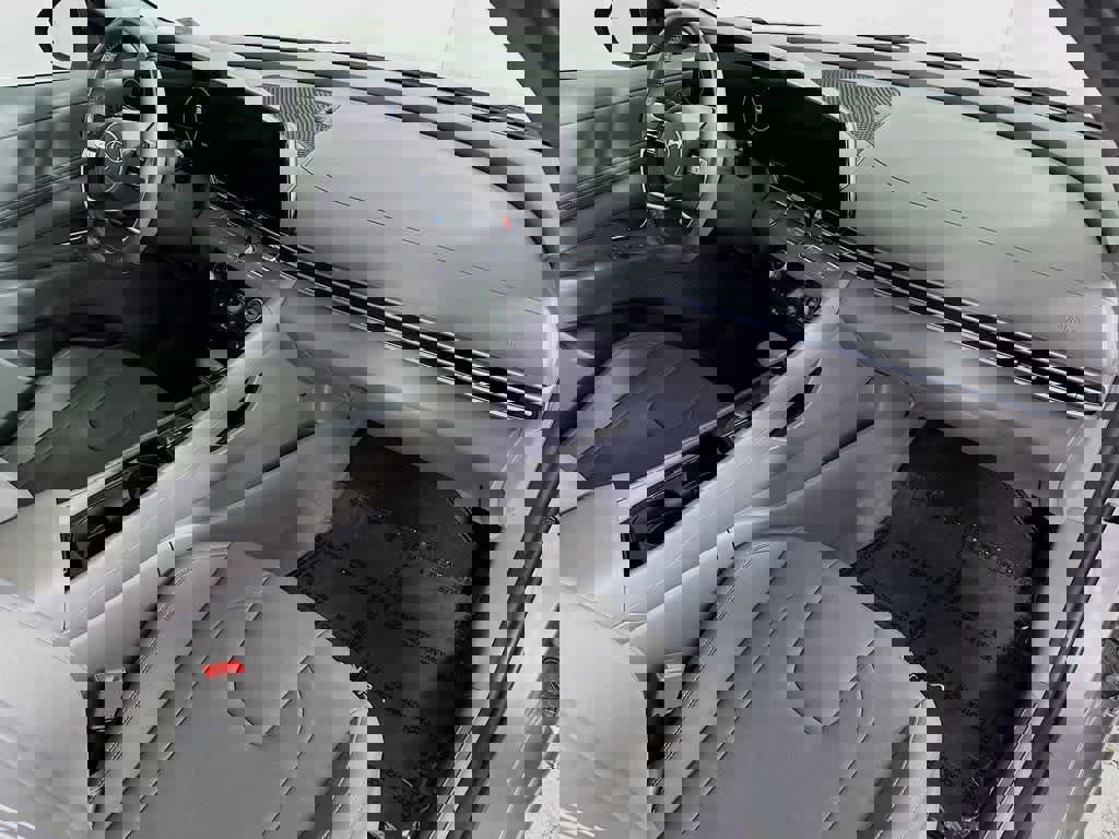 Used 2025 Hyundai Elantra SEL image 34