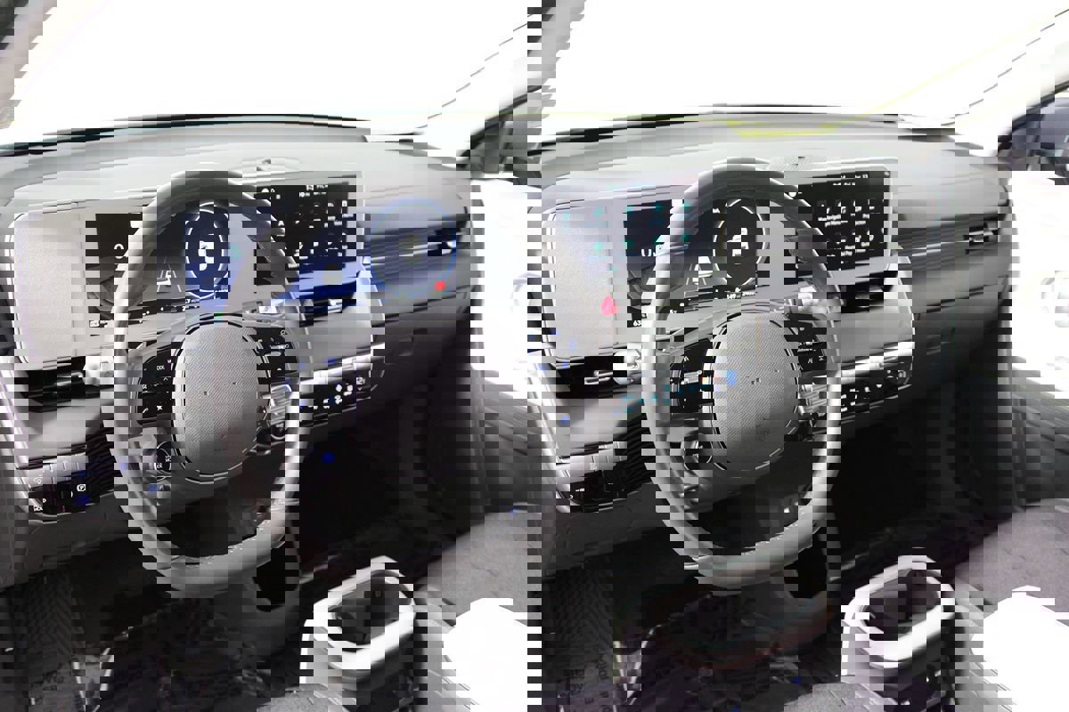 Used 2024 Hyundai Ioniq 5 SE image 7