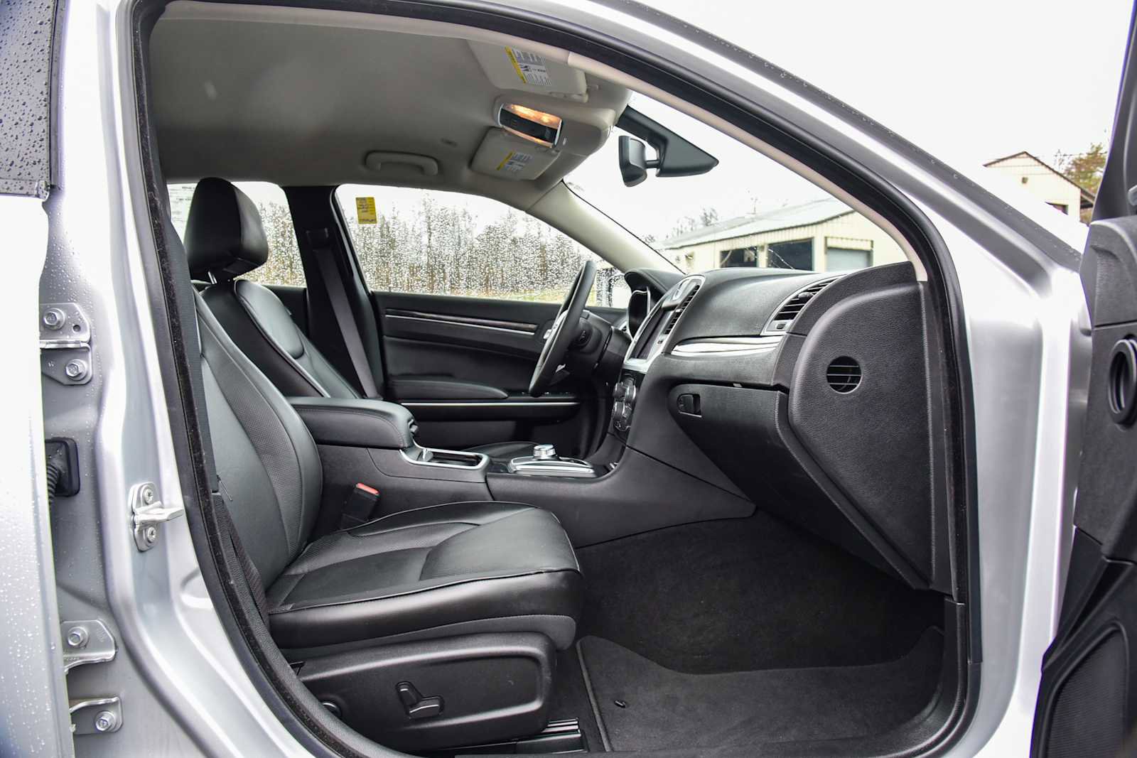 Certified 2023 Chrysler 300 Touring L w/ Comfort Group image 9