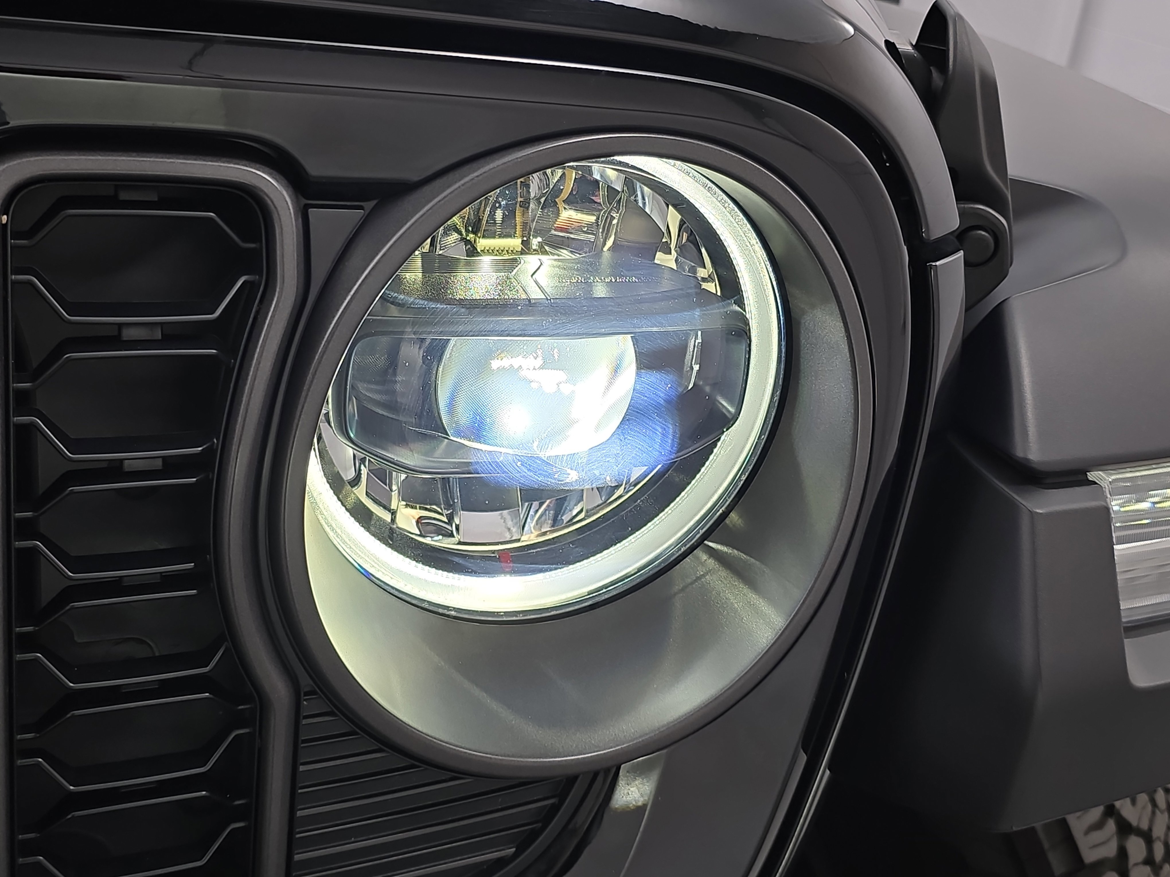 Used 2024 Jeep Wrangler Unlimited Rubicon 4xe w/ Technology Group image 30