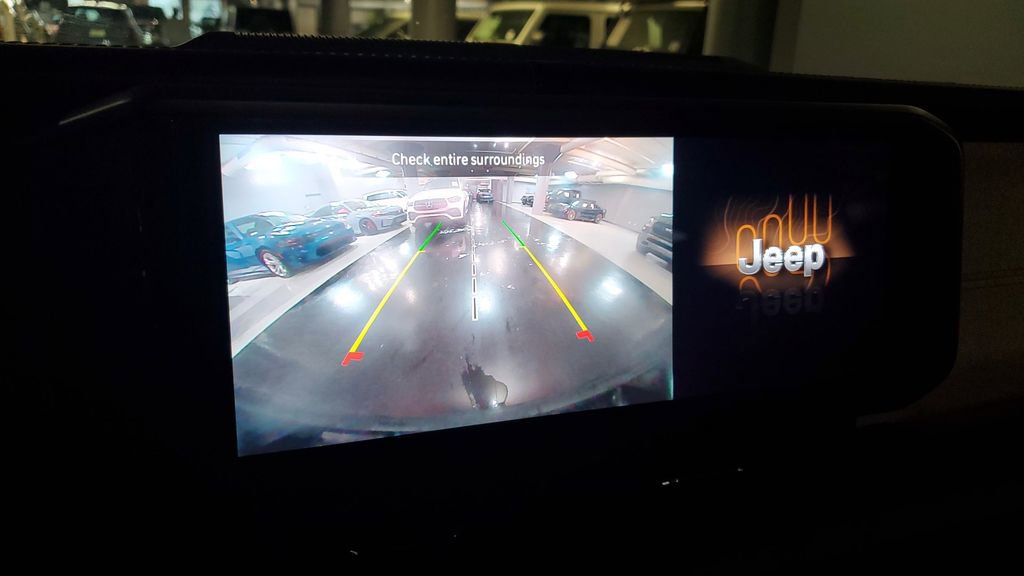 Used 2024 Jeep Wrangler Unlimited Sahara image 25