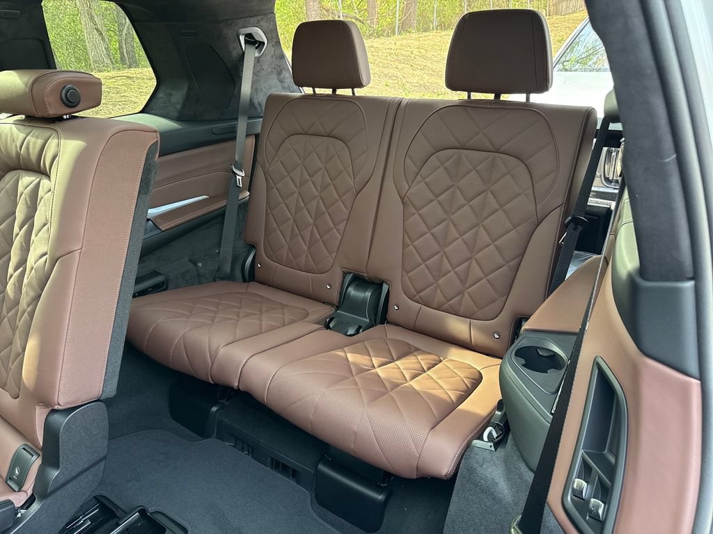New 2026 BMW X7 xDrive40i w/ M Sport Package AWD/4WD image 23