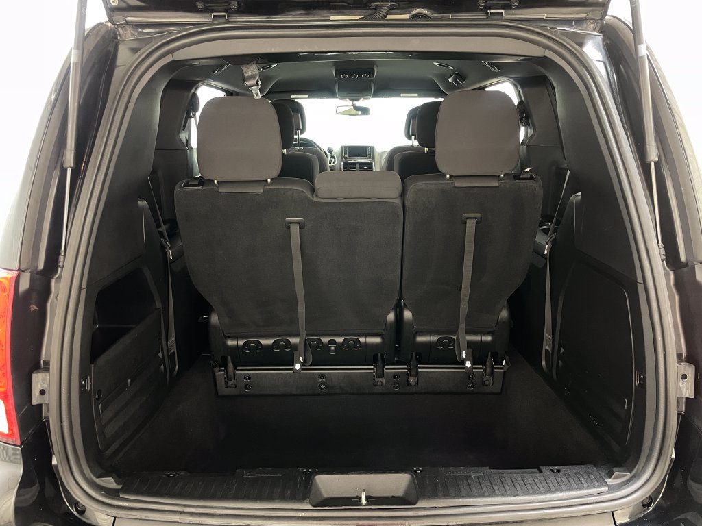 Used 2018 Dodge Grand Caravan SE FWD image 41