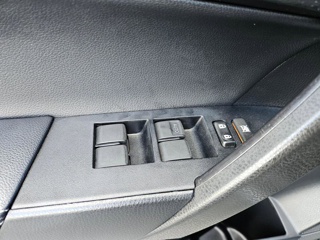 Used 2017 Toyota Corolla SE w/ Carpet Mat Package (TMS) image 25