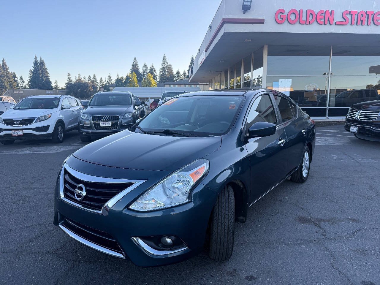 Used 2017 Nissan Versa SV w/ SV Special Edition Package FWD image 3