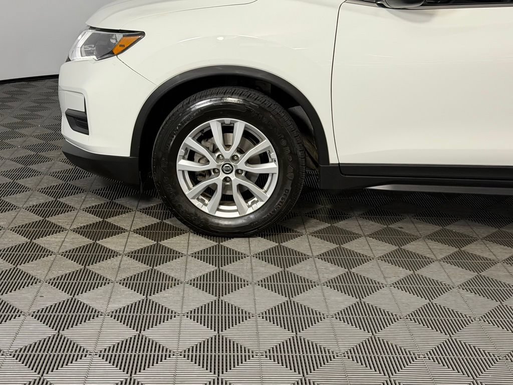 Used 2020 Nissan Rogue SV FWD image 11