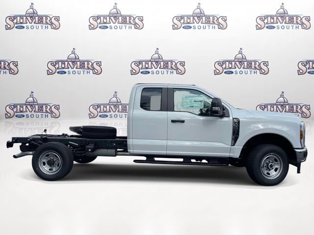 New 2026 Ford F350 XL w/ XL Chrome Package AWD/4WD image 2