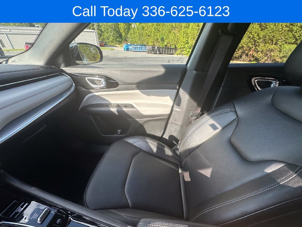 Used 2025 Jeep Compass Limited AWD/4WD image 23