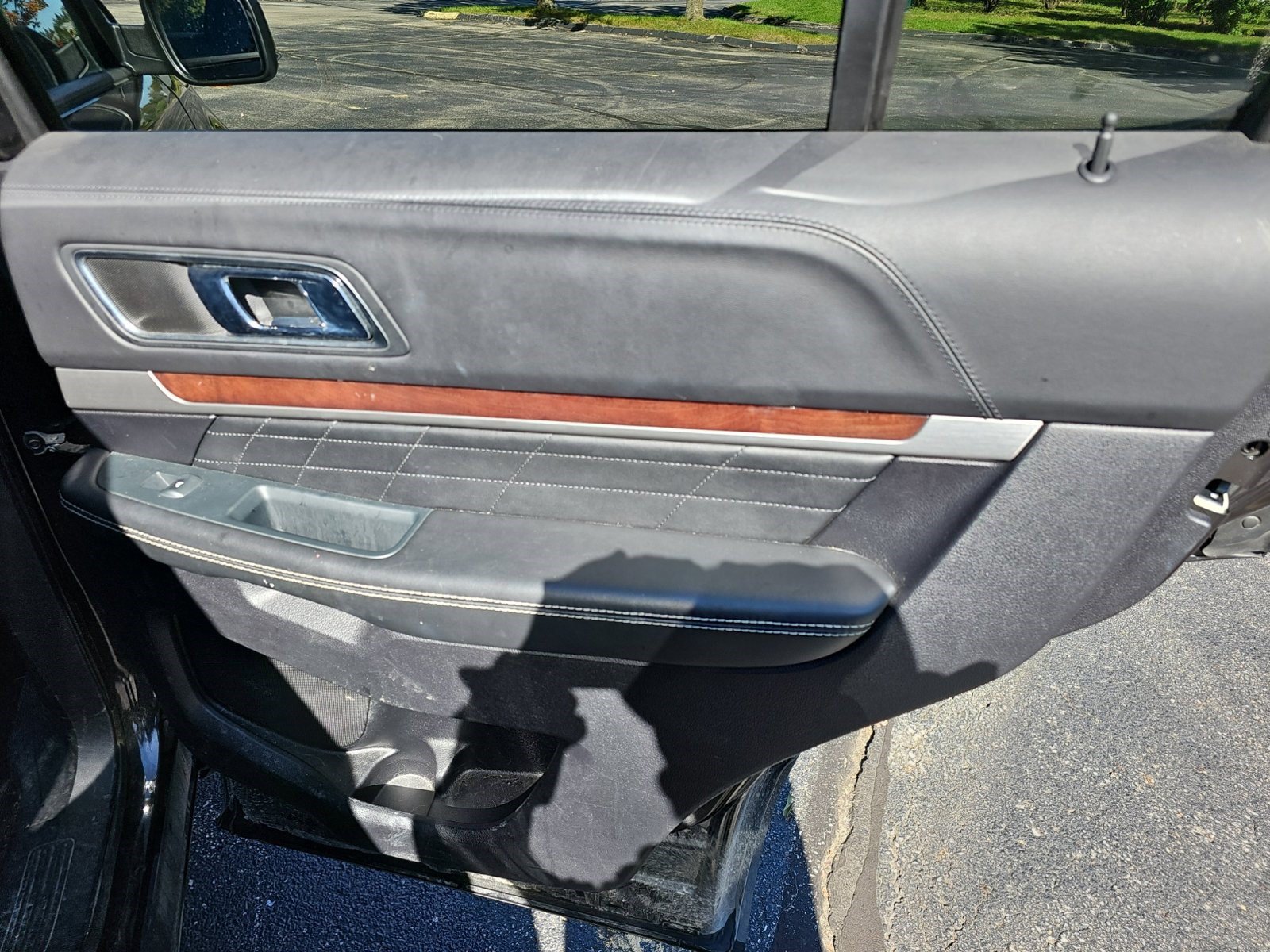 Used 2019 Ford Explorer Platinum AWD/4WD image 15