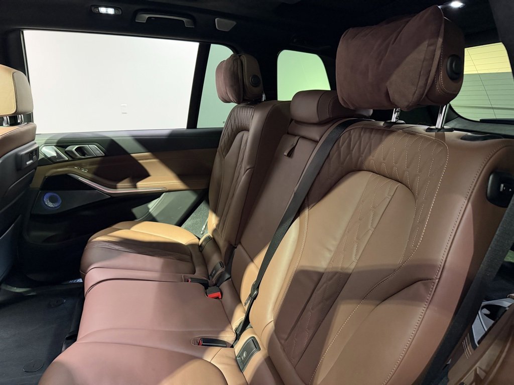 Used 2020 BMW X7 M50i image 21