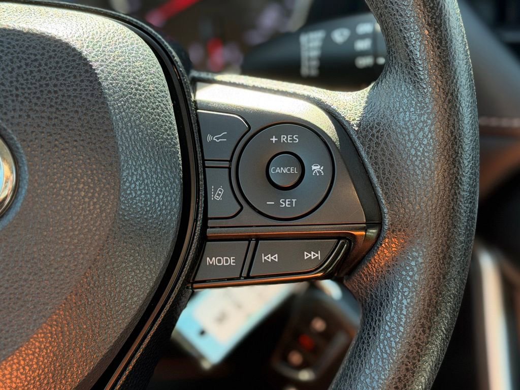 Used 2019 Toyota RAV4 LE AWD/4WD image 9