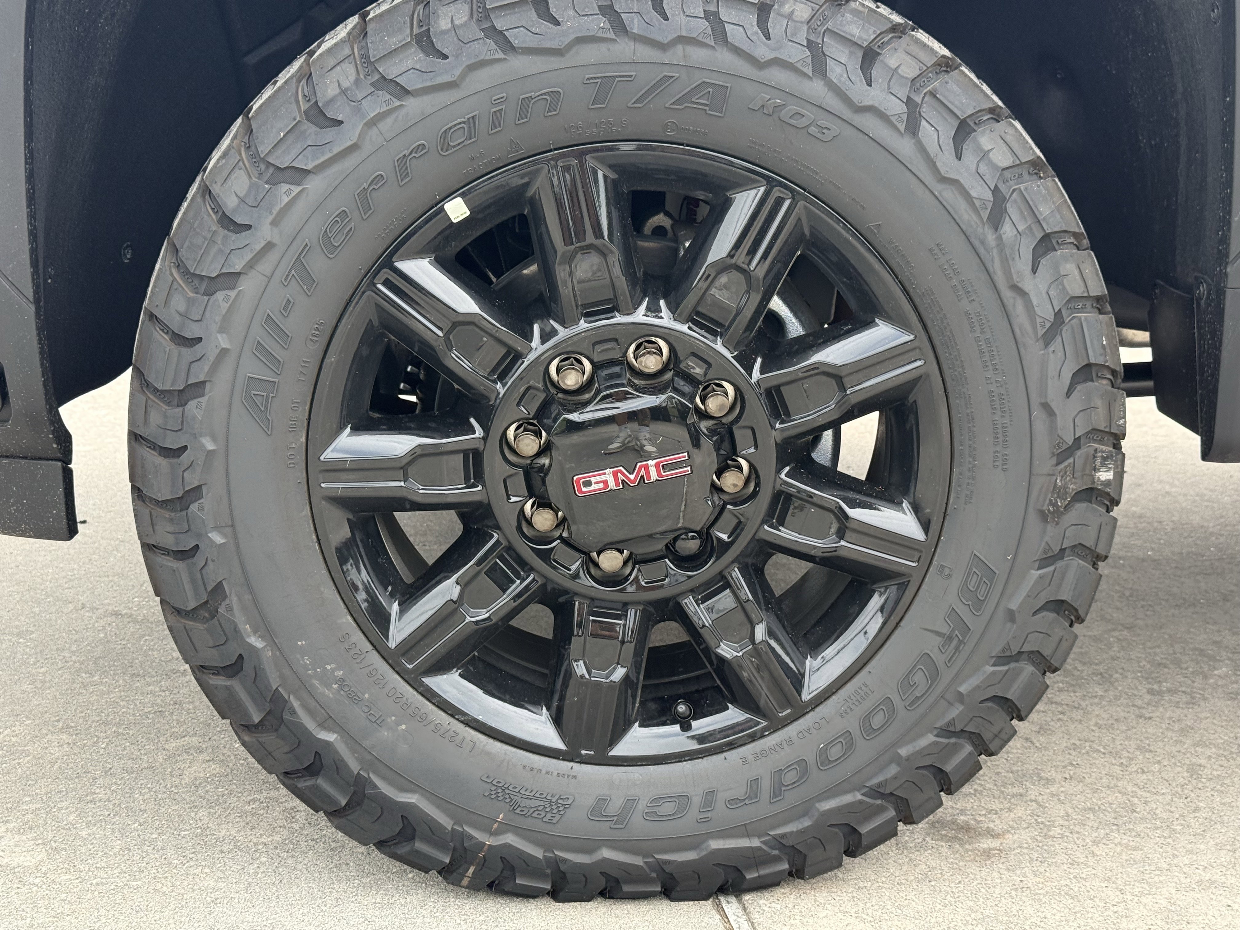 Used 2026 GMC Sierra 2500 AT4 w/ AT4 Premium Plus Package AWD/4WD image 9