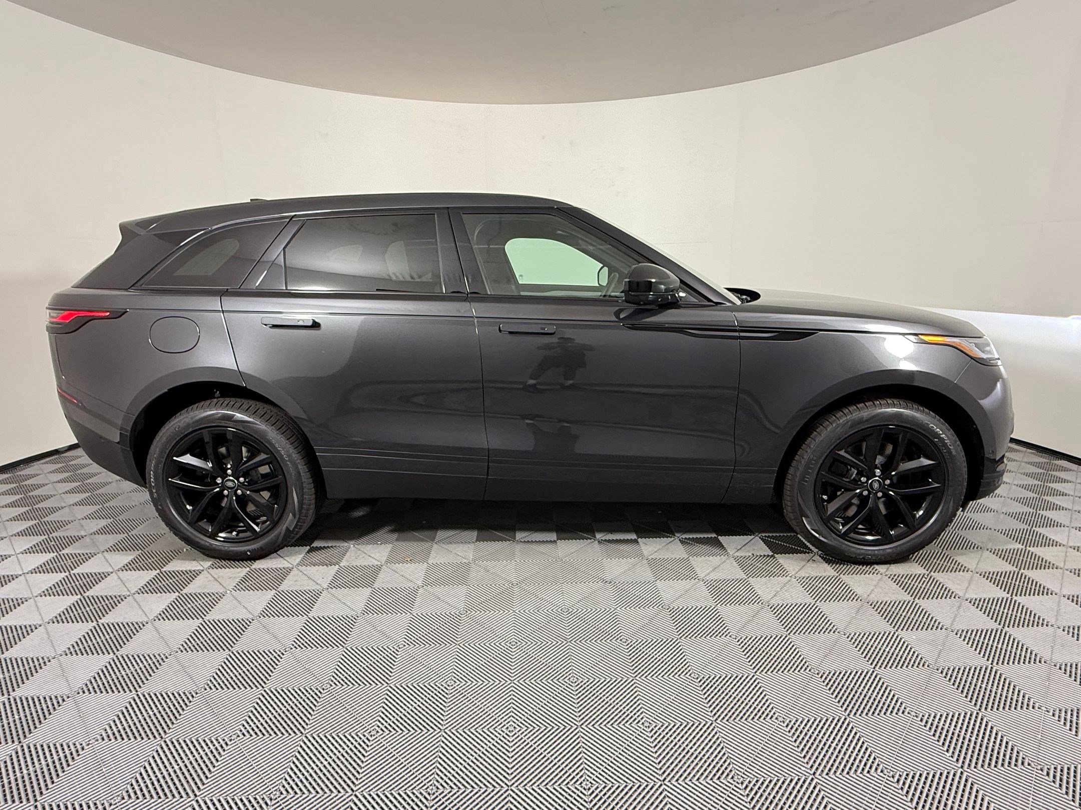 New 2026 Land Rover Range Rover Velar S AWD/4WD image 9