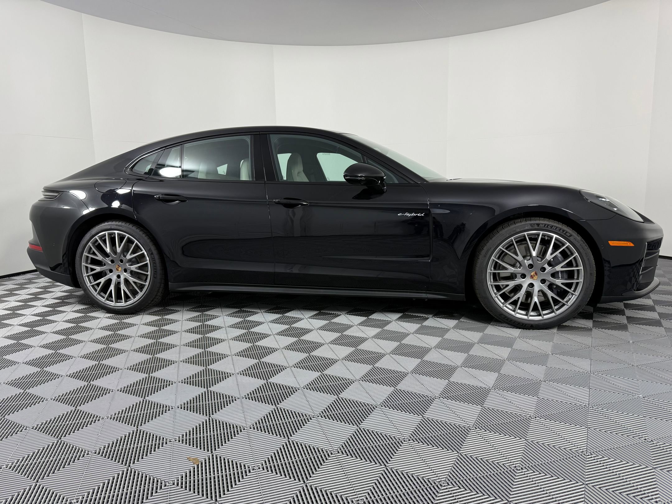 New 2026 Porsche Panamera 4 image 8