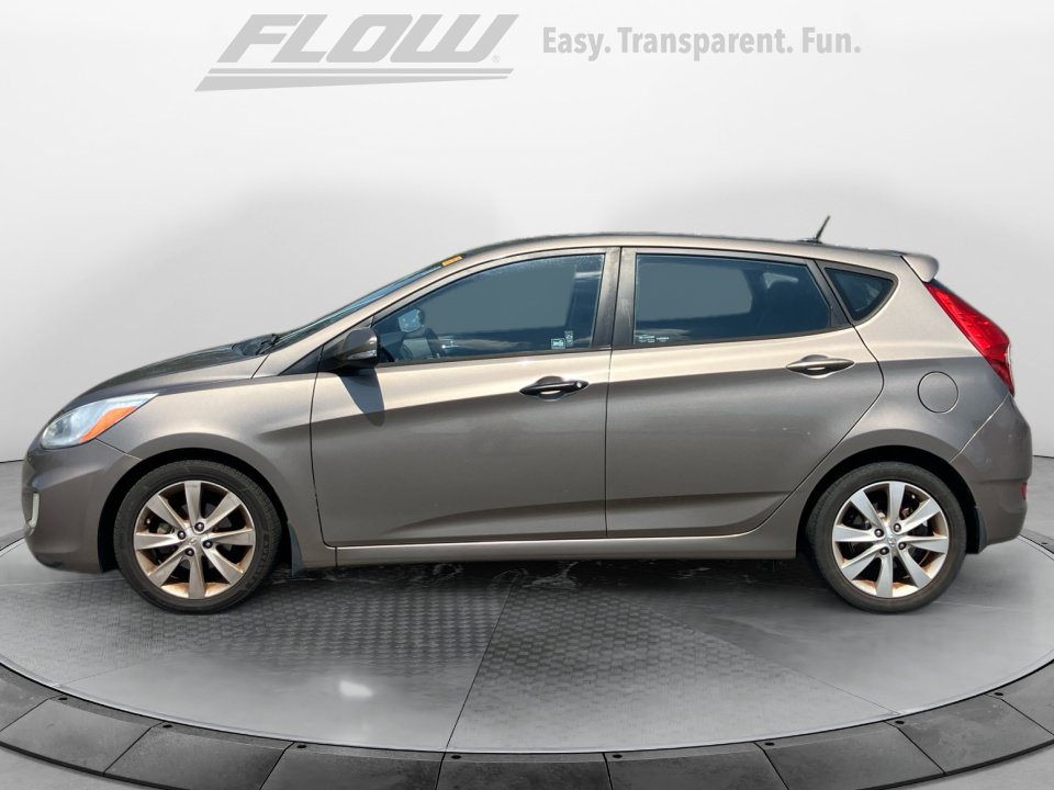 Used 2014 Hyundai Accent SE w/ Option Group 3 FWD image 5