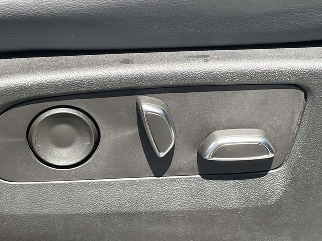 Used 2023 Cadillac Escalade Premium Luxury AWD/4WD image 25