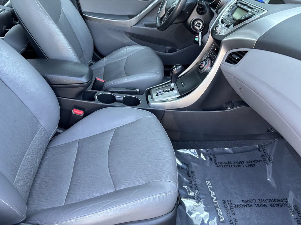 Used 2013 Hyundai Elantra Limited FWD image 30