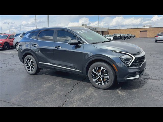 Used 2024 Kia Sportage EX image 2