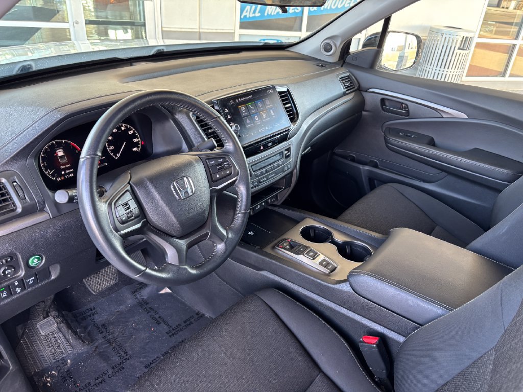 Used 2025 Honda Ridgeline Sport image 9