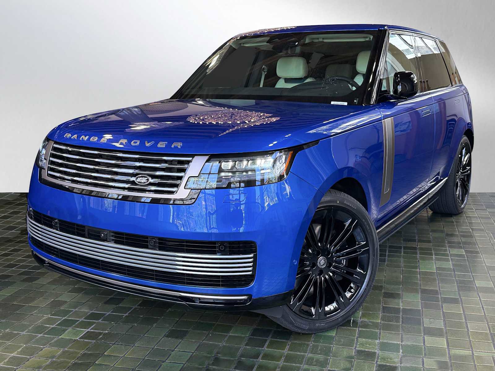 New 2025 Land Rover Range Rover SV image 3